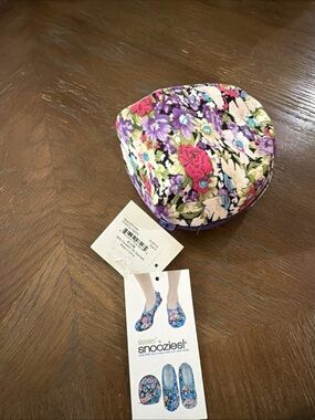 Snoozies Floral Slippers NWT Size Small Purple Fiesta With Zip Up Bag I Stretch